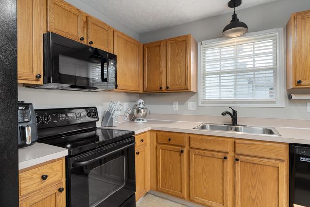 218 Overtrick Drive, Delaware, OH 43015