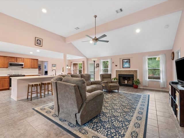 605 Pelican Street, Magnolia, TX 77355