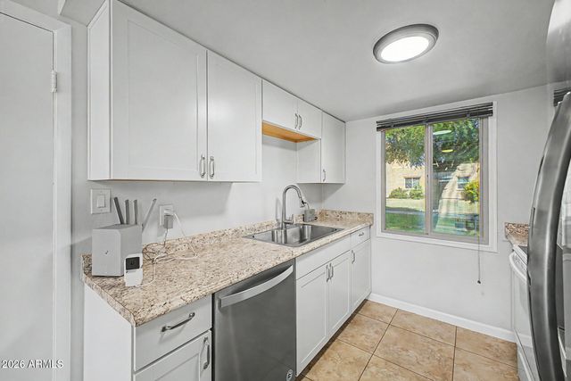 948 S ALMA SCHOOL Road 79, Mesa, AZ 85210