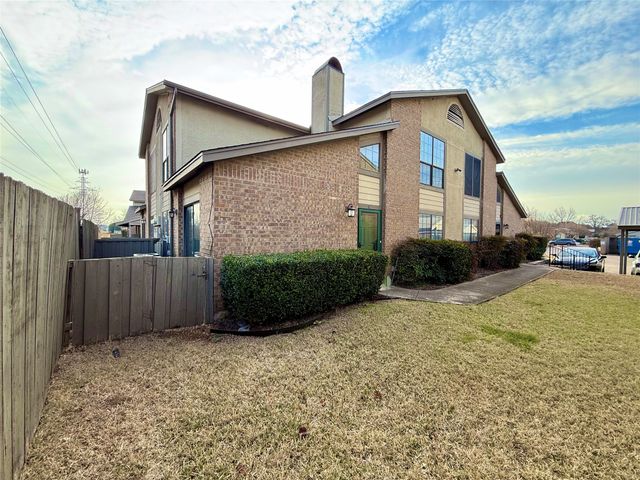 330 W Harwood Road C, Hurst, TX 76054