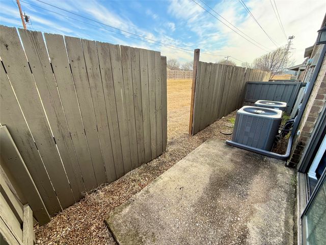 330 W Harwood Road C, Hurst, TX 76054