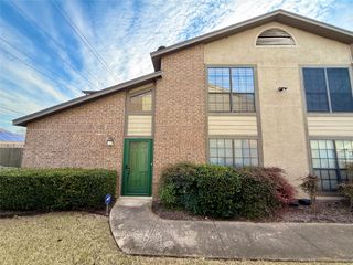330 W Harwood Road C, Hurst, TX 76054