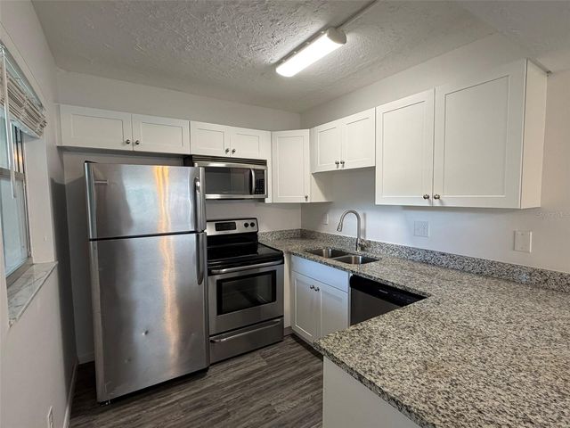7153 W COUNTRY CLUB DR N 145, Sarasota, FL 34243