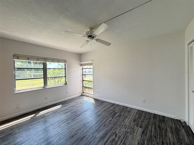 7153 W COUNTRY CLUB DR N 145, Sarasota, FL 34243