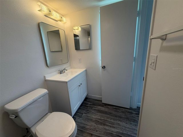 7153 W COUNTRY CLUB DR N 145, Sarasota, FL 34243