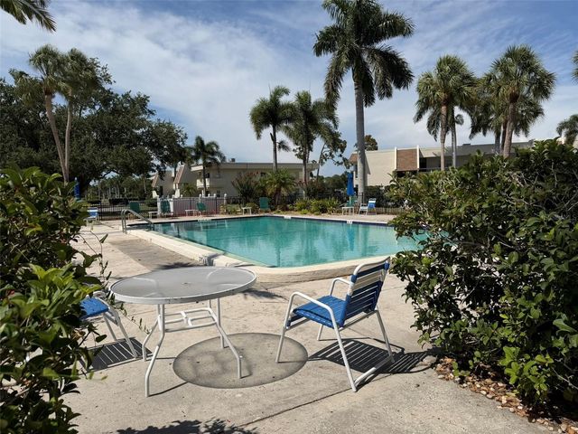 7153 W COUNTRY CLUB DR N 145, Sarasota, FL 34243