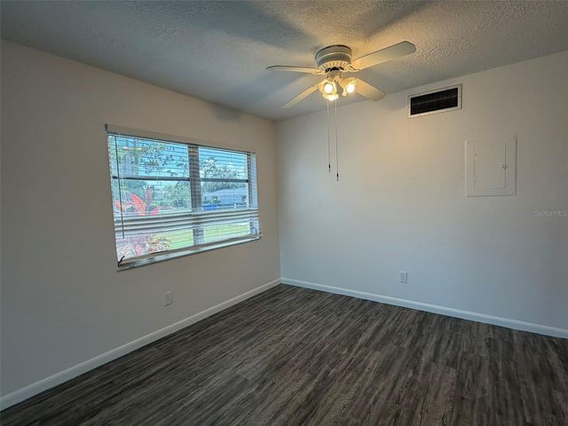 7153 W COUNTRY CLUB DR N 145, Sarasota, FL 34243