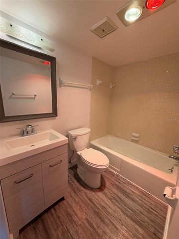 7153 W COUNTRY CLUB DR N 145, Sarasota, FL 34243
