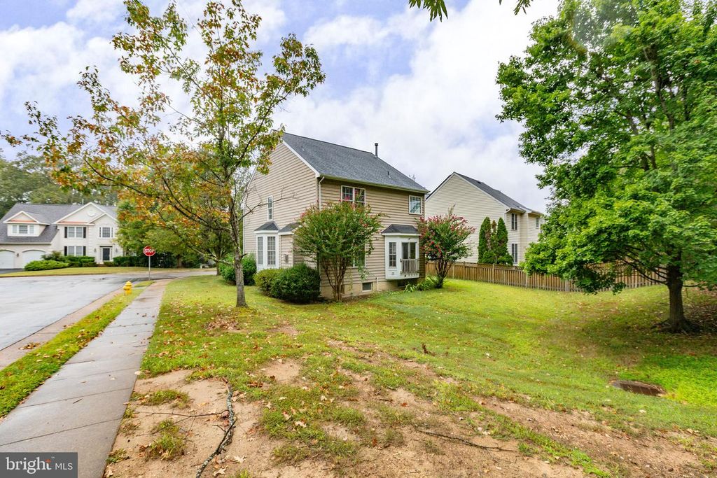 17575 DEWEYS RUN LN, Dumfries, VA 22026