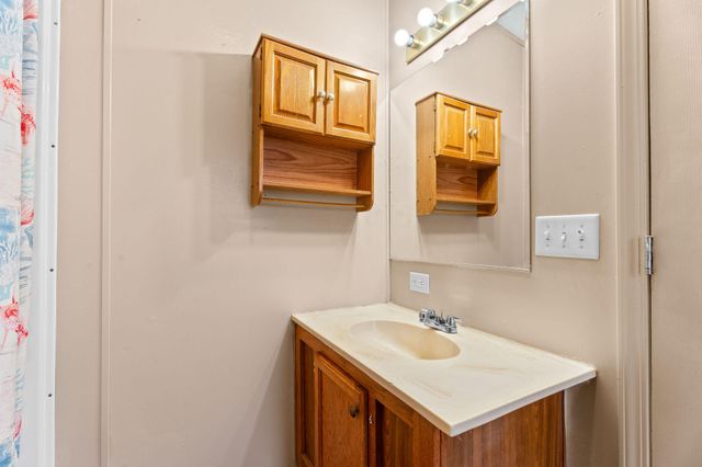 130 Winston Lane, Hollister, MO 65672