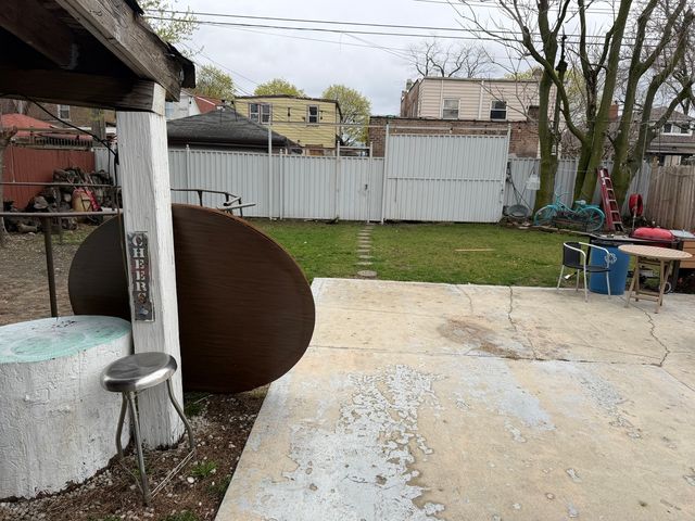 5629 S Campbell Avenue, Chicago, IL 60629