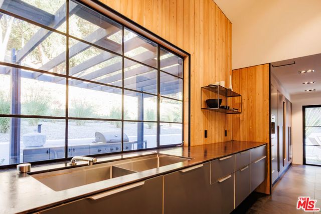 3860 Kingswood Road, Sherman Oaks, CA 91403