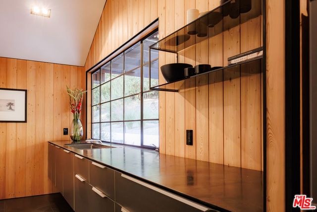 3860 Kingswood Road, Sherman Oaks, CA 91403