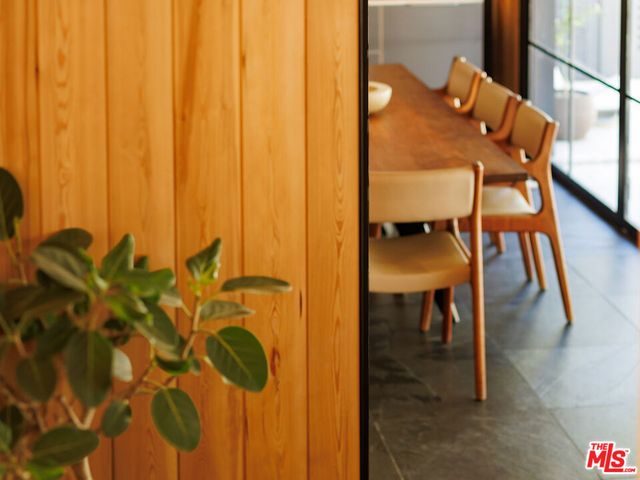 3860 Kingswood Road, Sherman Oaks, CA 91403