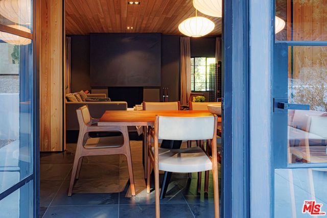 3860 Kingswood Road, Sherman Oaks, CA 91403