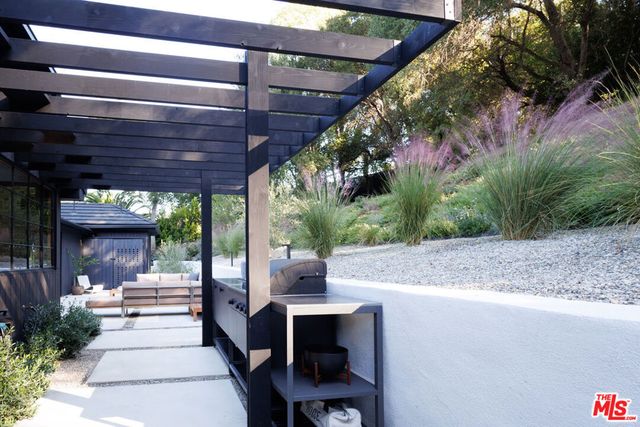 3860 Kingswood Road, Sherman Oaks, CA 91403