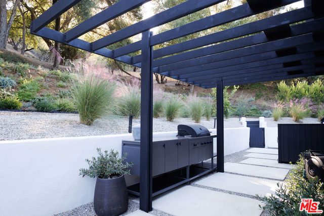 3860 Kingswood Road, Sherman Oaks, CA 91403