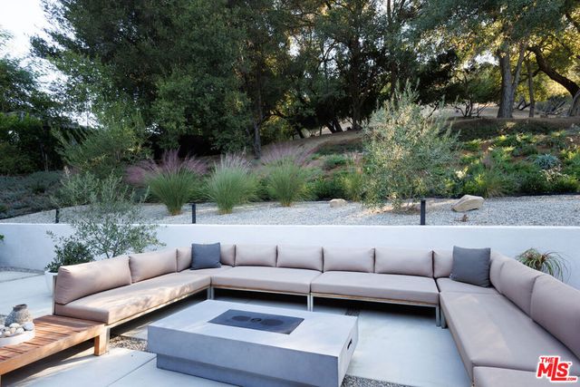 3860 Kingswood Road, Sherman Oaks, CA 91403