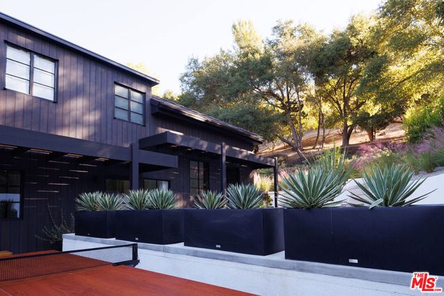 3860 Kingswood Road, Sherman Oaks, CA 91403