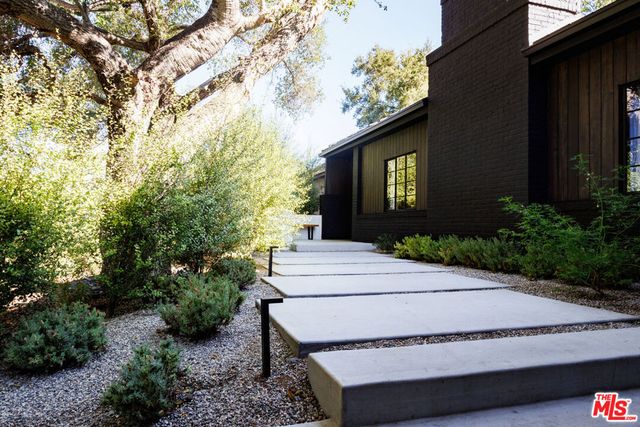 3860 Kingswood Road, Sherman Oaks, CA 91403