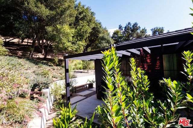 3860 Kingswood Road, Sherman Oaks, CA 91403