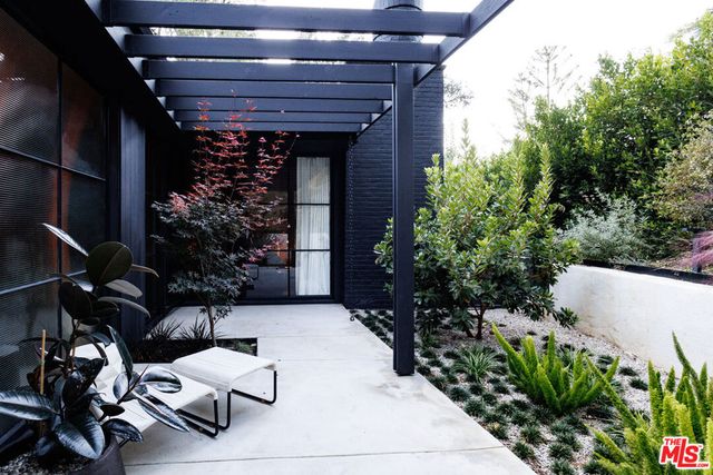 3860 Kingswood Road, Sherman Oaks, CA 91403