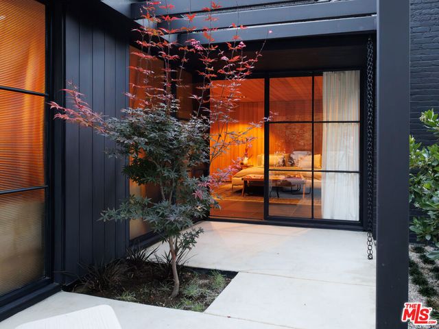 3860 Kingswood Road, Sherman Oaks, CA 91403