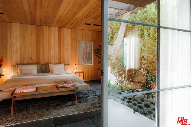 3860 Kingswood Road, Sherman Oaks, CA 91403