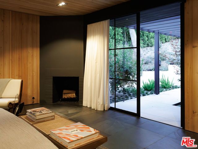 3860 Kingswood Road, Sherman Oaks, CA 91403