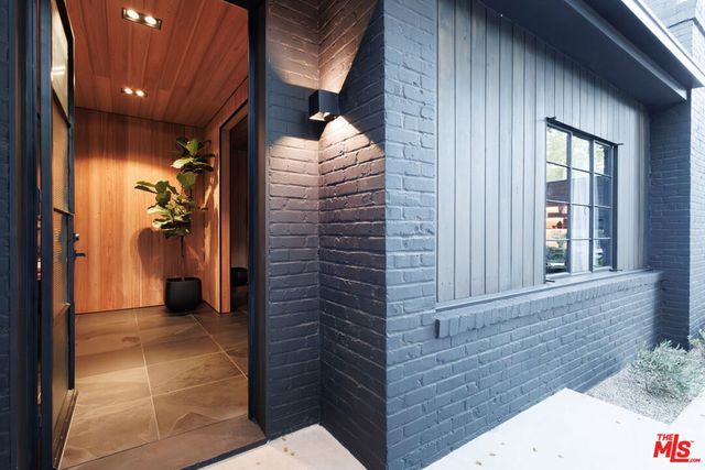 3860 Kingswood Road, Sherman Oaks, CA 91403