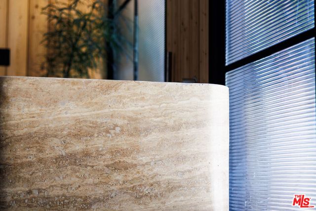 3860 Kingswood Road, Sherman Oaks, CA 91403