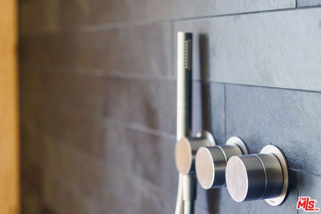 3860 Kingswood Road, Sherman Oaks, CA 91403