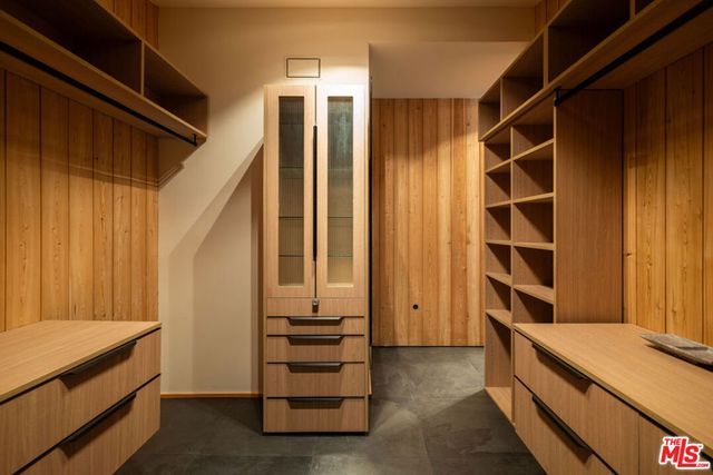 3860 Kingswood Road, Sherman Oaks, CA 91403