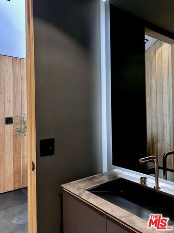 3860 Kingswood Road, Sherman Oaks, CA 91403