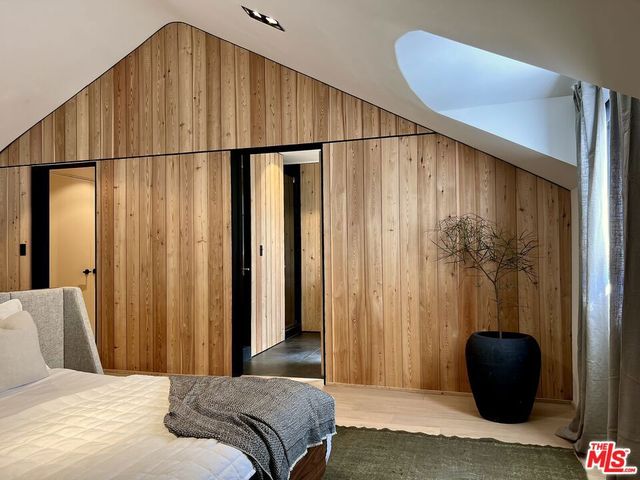 3860 Kingswood Road, Sherman Oaks, CA 91403