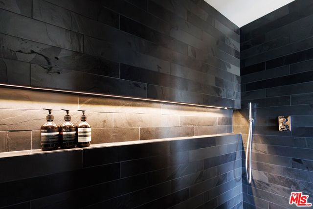 3860 Kingswood Road, Sherman Oaks, CA 91403