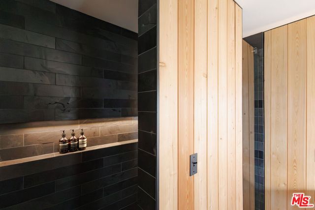 3860 Kingswood Road, Sherman Oaks, CA 91403