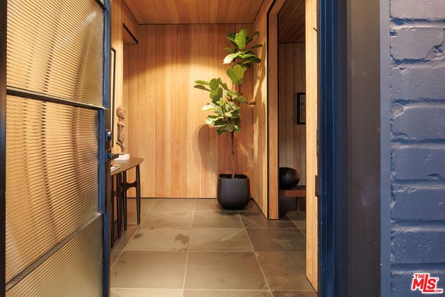 3860 Kingswood Road, Sherman Oaks, CA 91403