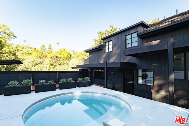 3860 Kingswood Road, Sherman Oaks, CA 91403