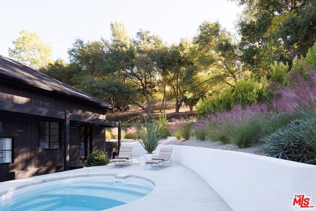 3860 Kingswood Road, Sherman Oaks, CA 91403