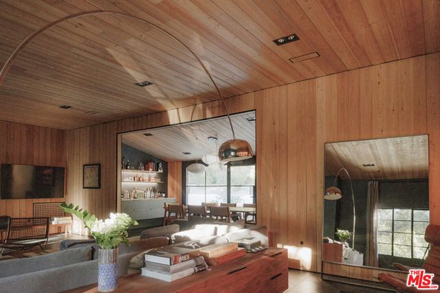 3860 Kingswood Road, Sherman Oaks, CA 91403