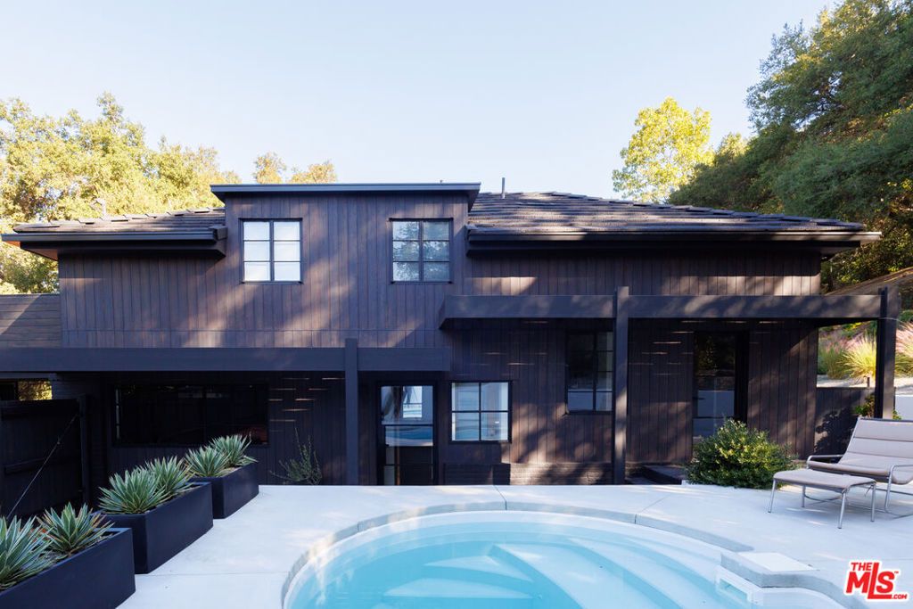 3860 Kingswood Road, Sherman Oaks, CA 91403