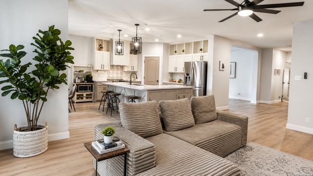 8838 Firebaugh, Helotes, TX 78023