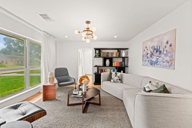 5618 Wigton Drive, Houston, TX 77096