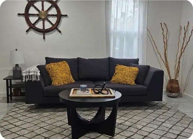 144 NW 7th Ave 1, Dania Beach, FL 33004