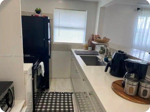 144 NW 7th Ave 1, Dania Beach, FL 33004