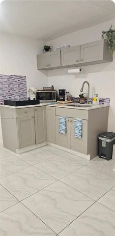 144 NW 7th Ave 1, Dania Beach, FL 33004