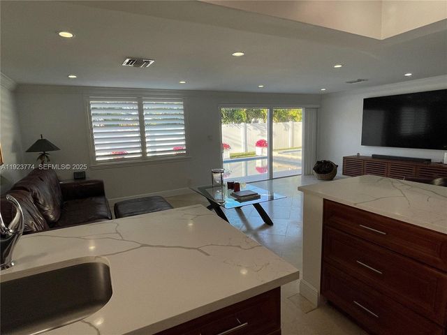 6611 NE 21st Ln, Fort Lauderdale, FL 33308