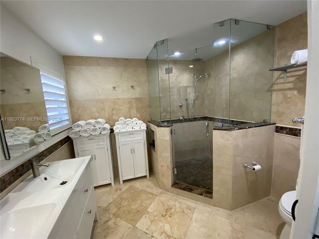 6611 NE 21st Ln, Fort Lauderdale, FL 33308