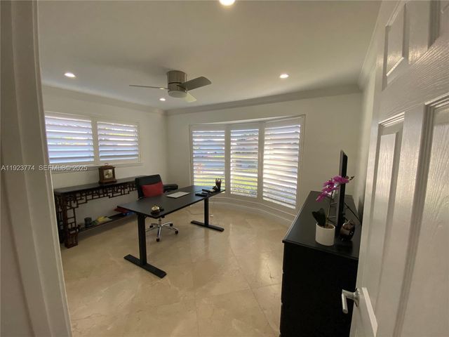 6611 NE 21st Ln, Fort Lauderdale, FL 33308